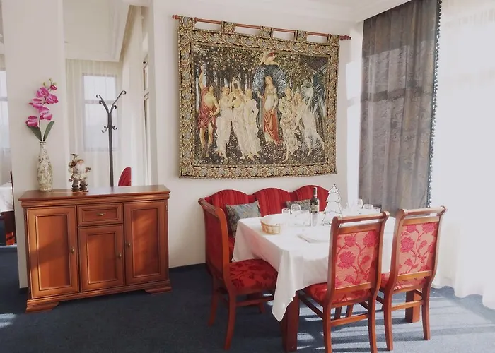 Pinerose ホテル バンスコ