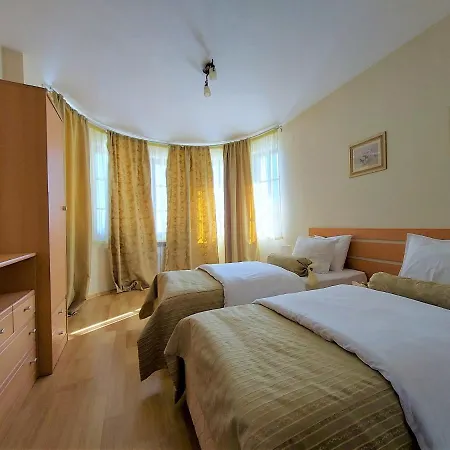 Pinerose Hotel